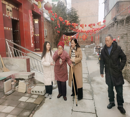 瑟瑟冬日 暖暖溫情——公司黨委、工會(huì )開(kāi)展“送溫暖、送祝?！被顒?dòng)